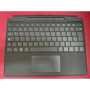 Microsoft Signature Funda con Teclado Negra para Surface Pro **En portugués** - Imagen 1 de 2