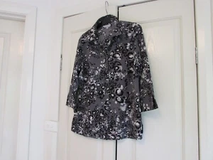 ladies blouse size 12 Noni B 3/4 Sleeves with a V slit in the cuff Buttons Front - Picture 1 of 11