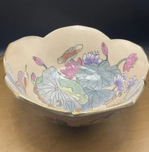Macau Scalloped Asian Lotos Bird Hand Painted Bowl Gold Trimmed Vintage - Picture 1 of 12