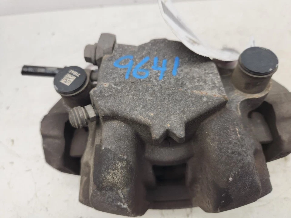 乘客右卡钳正面适合 16-22 沃尔沃 XC90 797023 — 第 1/3 张图片