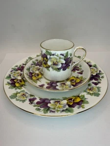Vintage Crown Staffordshire Bone China Stiefmütterchen Demitasse Teetasse, Untertasse & Teller - Bild 1 von 24