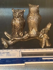 🦉 Vintage Metal Owl Salt & Pepper Shakers on Branch - Collectible Made in Japan - Foto 1 di 10