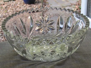 Pressglas 9" Rund Blumenmuster Obstschale Kleinigkeit Dessert Servierschale - Bild 1 von 8