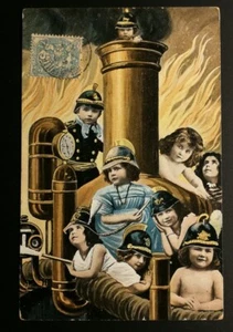 CPA Pompiers Fillettes sur chaudiere casque lance incendie pompe - enfants - Imagen 1 de 2