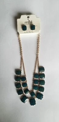 Beautiful Necklace Set & Earrings. Aqua Green Stones Set in Gold tone chain - Image 1 of 2