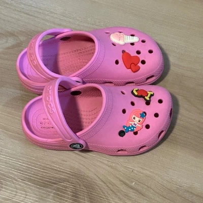 CROCS Niñas Niños Rosa C10 con Dijes Corazón Helado Sirena Jibbitz Foto 1 de 4