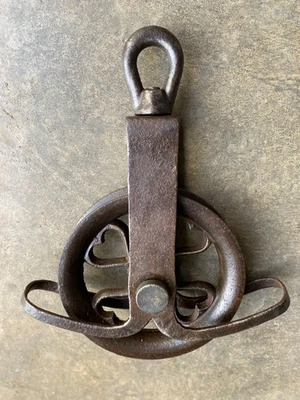 Ancienne  poulie en fer et fonte 32,5 cm - Photo 1/3