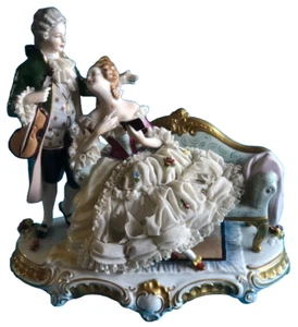 ancien groupe couple en porcelaine de Unter Weiss Bach porcelain group porzellan - Bild 1 von 9
