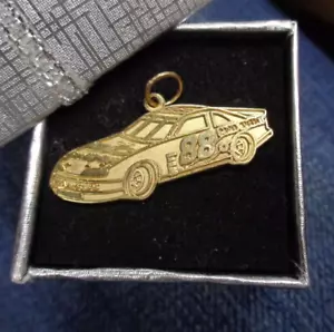 Estate Jewelry ~ oro giallo 14 carati NASCAR #88 DALE EARNHARDT JR ciondolo auto 2,4 g - Foto 1 di 4