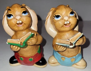 Pair of Pendelfin "Solo" Rabbits Made in England in Red & Blue Shorts 1024896 - Picture 1 of 10