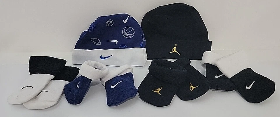 Nuevo Nike Air Jordan Infantes Negro y Azul Marino Conjunto 2 Sombreros y 8 Botines Calcetines 0-6mth Foto 1 de 4
