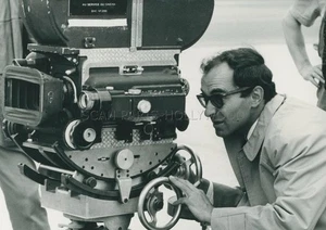 DIRECTOR JEAN-LUC GODARD PIERROT LE FOU 1965 PHOTO ORIGINAL - Imagen 1 de 2