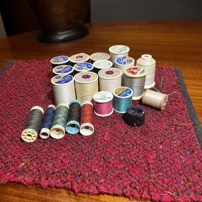 Lot Of 22 Spools Of Thread | Variety Cottons Silks Guttermanns Quilters - Image 1 of 4