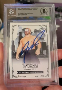 Tarjeta Hoja Road Warrior Animal Firmada WWE HOF 2013 Beckett Encapsulada - Imagen 1 de 1