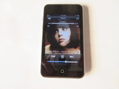 Apple iPod Touch 3rd Generation silver 32GB With (5066 Songs MC008LL) - Image 1 of 4