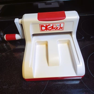 Máquina troqueladora Sizzix Big Kick roja blanca (solo máquina) Foto 1 de 4