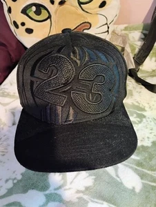Sombrero plano Bill 23 negro en relieve - Imagen 1 de 2