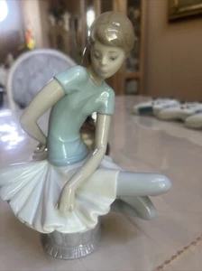 Lladro Figurine Ballet Blue Julia Sitting Ballerina Ballet Dancer #1361 Retired - Picture 1 of 20