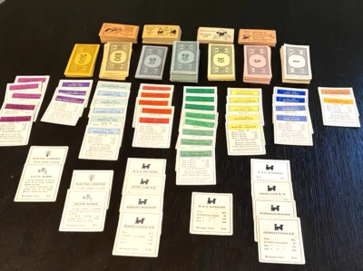 Dinero Monopoly de colección, tarjetas Chance Chest, tarjetas de propiedad de varios juegos Foto 1 de 4