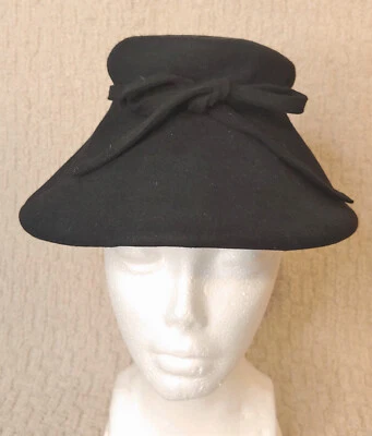 Sombrero circular pastillero de fieltro de lana negro vintage para mujer con borde de moño Foto 1 de 4