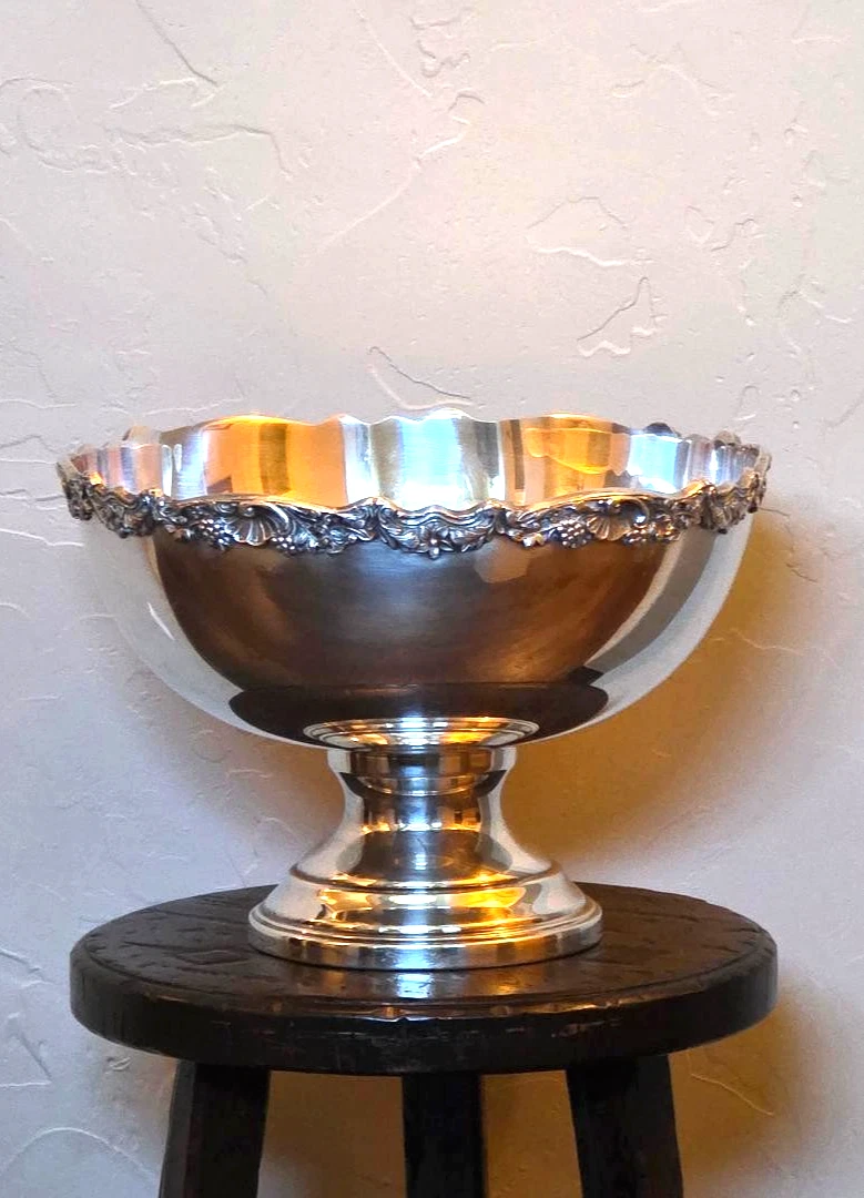 F.B. Rogers Silver Co. シルバープレート シェルボウル F.B. Rogers Silver Co Silver Trademark 1883 Footed Covered Serving