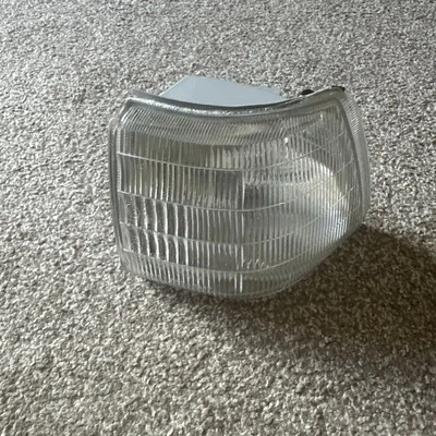 GENUINE MAZDA 626 PASSENGER SIDE FRONT SIGNAL TURN LAMP G06751101D - Image 1 of 3