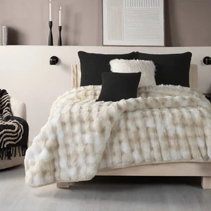 DUBLIN EMBOSSED TEXTURED BLANKET WITH SHERPA SOFTY AND WARM CALIFORNIA KING SIZE - Picture 1 of 5