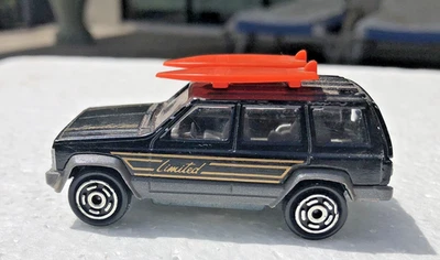 Majorette Jeep Cherokee Limited with surf boards No.224 /1:60 - Image 1 of 4
