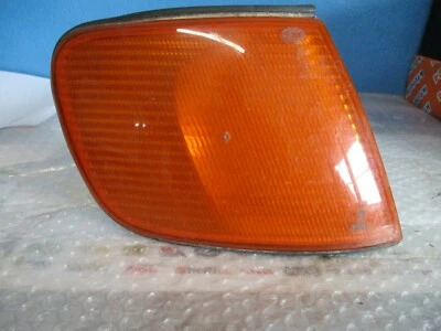 137984 Freccia di direzione Audi 100 C4 Avant anteriore destra (610) - Immagine 1 di 3