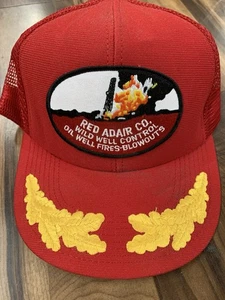 Sombrero de camionero rojo vintage Adair Co alas campo petrolífero pozo salvaje gorra cuerda EE. UU. - Imagen 1 de 7