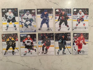 LOTE DE 10 ARMAS JÓVENES SERIE 1 CUBIERTA SUPERIOR 2025-26 SIN DOBLES - Imagen 1 de 1