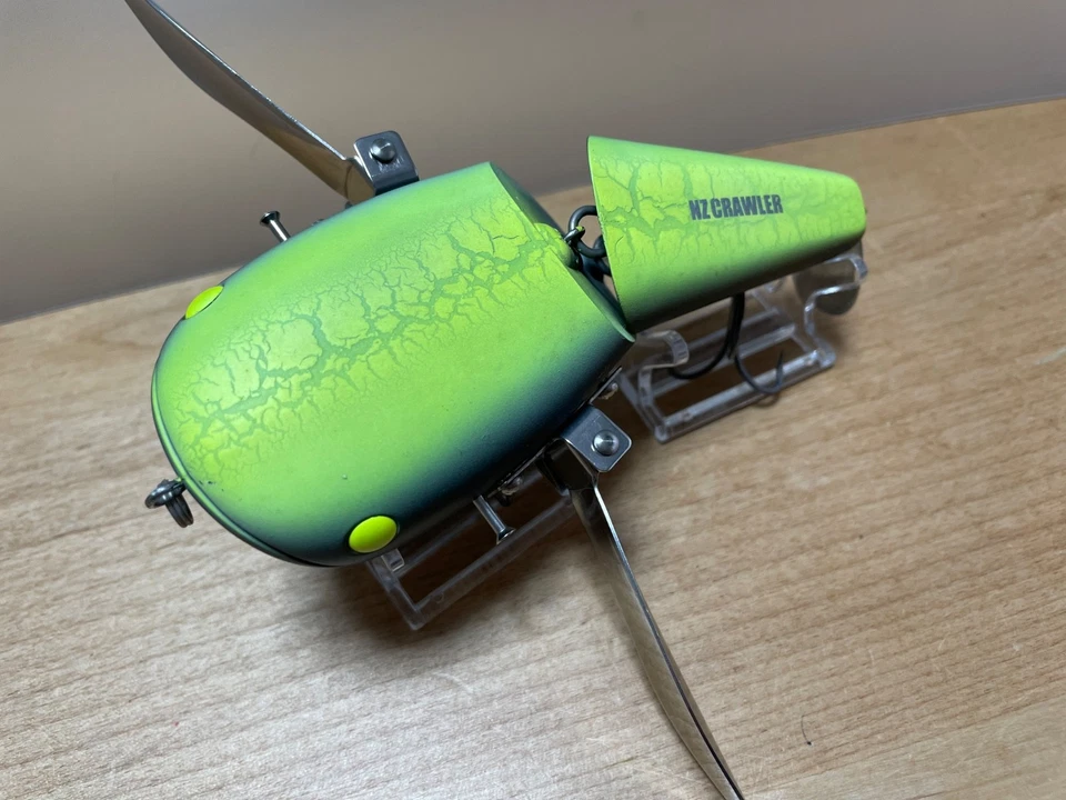 Señuelo de pesca de lubina cebo superficie superior deps NZ CRAWLER #09 Crackle chart back Foto 1 de 4