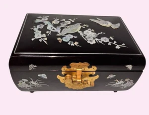 Schwarz Lack Perlmutt Vogel Schmuckkästchen rot Samt innen - Bild 1 von 15