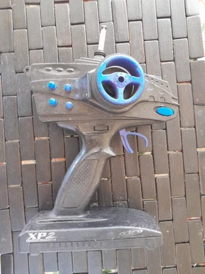 Transmisor de radio AM de 2 canales Team Associated XP2 Foto 1 de 4