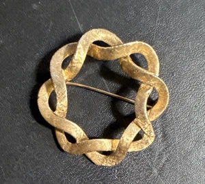 Woven ribbon round circle Double Eternity 14k yellow gold matte texture 7.8 G - Picture 1 of 8