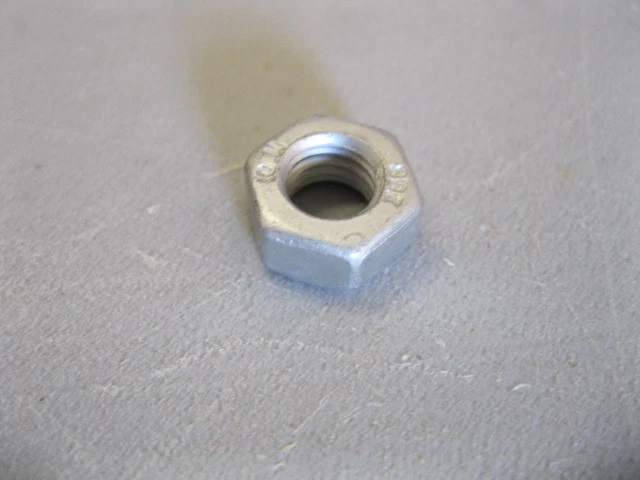 Tuerca Ferrari 360,308,328 (se adapta a muchos) #133989 Foto 1 de 1