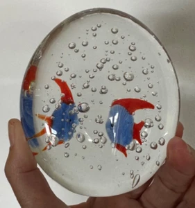 Vintage Art Glass Fish Aquarium Egg Shaped Glass Paperweight Old - Picture 1 of 6