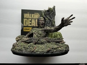 AMC The Walking Dead Season 4 Limited Edition Blu-Ray in Walker/Zombie Statue - Bild 1 von 11