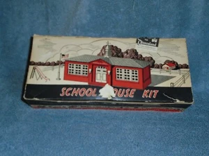 PLASTICVILLE U.S.A. SCHOOL HOUSE w/BOX - Picture 1 of 3
