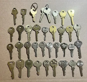 Vintage Mixed Lot of 35 Brass Keys Weiser JECO National GM BASCO Kwikset + More - Picture 1 of 22