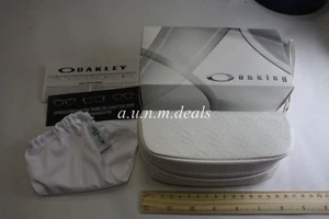 Oakley White Pouch And Box Sunglasses Case (Authentic) - Picture 1 of 2