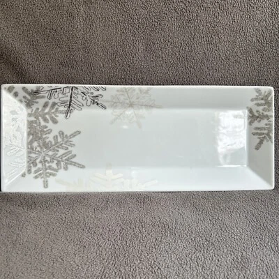 Квадратное блюдо для печенья St. Nicholas SILVER SNOWFAKE 13 дюймов белый поднос - Изображение 1 из 4
