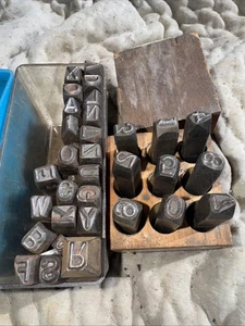 Vintage Metall Industrie Zahlen Buchstaben Stanzer Set Stempel alt antik Werkzeug Teil - Bild 1 von 5