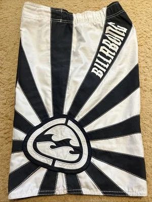 BILLABONG ANDY HIERROS 3 X CAMPEÓN DEL MUNDO SOL NAVAL 36 AZUL MARINO Y BLANCO PIZARRA CORTA Foto 1 de 4