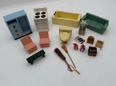 Lote de 17 móveis vintage de madeira para casa de bonecas Alemanha outras cadeiras de banheira fogão - Imagem 1 de 4