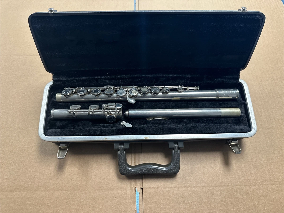 ジャンク品　Buescher フルート本体 ケース付き ジャンク品 Buescher フルート本体 ケース付き 管楽器・吹奏楽器