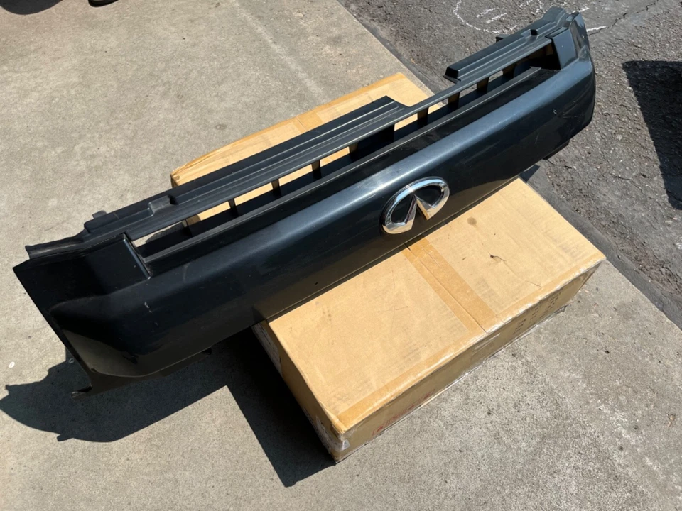 Infiniti QX4 2001 2002 parrilla superior delantera 62310-3W701 negra OEM Foto 1 de 4