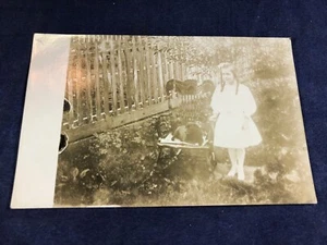 V3-92 VINTAGE POST CARD - POSTED 1907 - GIRL WITH DOG - Picture 1 of 4