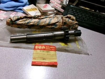 1969-74 SUZUKI T350 T250 T250II GT250 DRIVESHAFT NOS OEM 24131-18001 24131-18002 - Image 1 of 4
