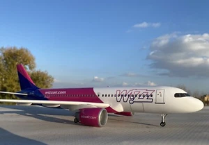 (dall'UE) Wizz Airbus A320 NEO nuovo livrea aereo scala modello 1/80 HA-LJA - Foto 1 di 9